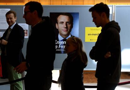 Votantes en la Embajada francesa de Moscú (Rusia).