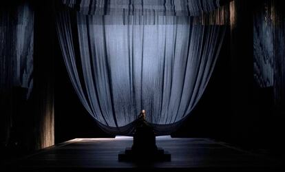Sonya Yoncheva, en el comienzo de su escena de la locura del final de la ópera.