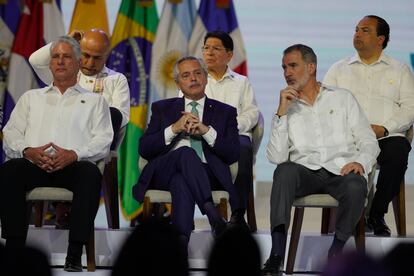 Miguel Díaz-Canel, presidente de Cuba, Alberto Fernández, presidente de Argentina y el Rey de España, Felipe VI, durante  el acto inaugural.