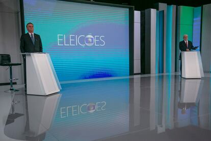 Los candidatos a la presidencia de Brasil, Jair Bolsonaro y Lula da Silva, este viernes durante el último debate.