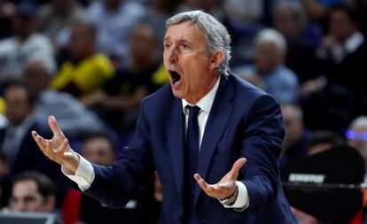 Pesic grita a sus jugadores