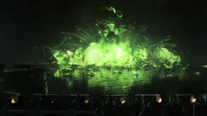 La flota de Stannis Baratheon ataca la bahía de Aguasnegras mientras que el ejército Lannister defiende Desembarco del Rey en esta batalla que es el clímax de la segunda temporada y en la que vemos por primera vez las llamaradas verdes del fuego valyrio. La primera gran batalla de una serie llena de enfrentamientos memorables.