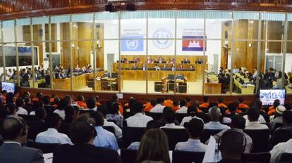 Aspecto general de la corte de Camboya en Phnom Penh durante el juicio contra los últimos jefes vivos de los Jemeres Rojos.