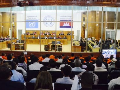 Aspecto general de la corte de Camboya en Phnom Penh durante el juicio contra los últimos jefes vivos de los Jemeres Rojos.