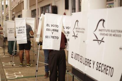 Una fila de votantes en la Ciudad de México.