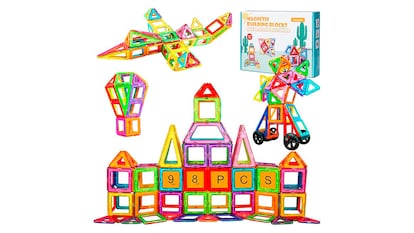 Presentes para idades de 4 a 6 anos em fundo branco.