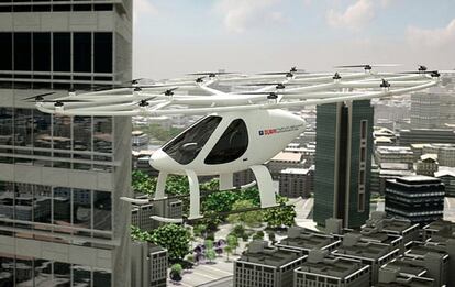 <p>La primera ciudad donde, previsiblemente, el Volocopter 2X (nombre del prototipo) volará entre sus edificios será en Dubái. La empresa ha suscrito <a href="https://press.volocopter.com/index.php/volocopter-as-an-autonomous-air-taxi-in-dubai">un acuerdo con la Autoridad de Carreteras y Transportes</a> de la capital de Emiratos Árabes Unidos para comenzar a realizar pruebas a finales de este año. Entre las ventajas de este dispositivo, la empresa alemana destaca su sostenibilidad, al tratarse de un vehículo eléctrico, el alivio de la congestión del tráfico y el ahorro de tiempo que supondría. Un transporte que puede revolucionar la movilidad urbana. Su precio, por el momento, se desconoce.</p>