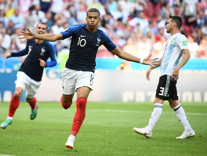 Mbappé celebra el tercer gol de Francia ante Argentina. 