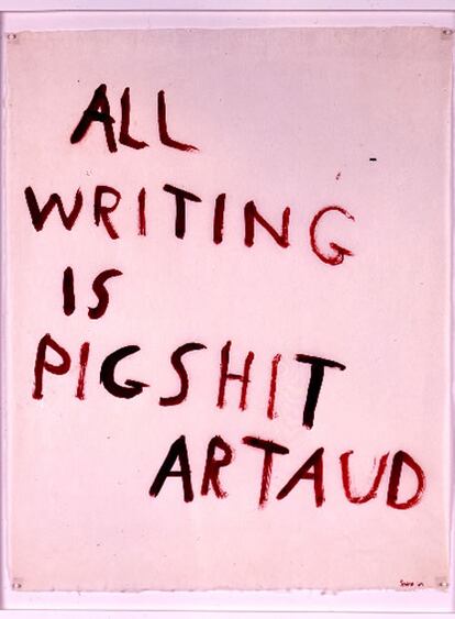 El título de la exposición anuncia una propuesta de lectura en la que se relacionan dos aspectos fundamentales de la obra de la artista: su carácter crítico y contestatario con la situación político-artística que le ha tocado vivir a lo largo de su carrera y la importancia del movimiento y del cuerpo como vehículos de articulación de su discurso. Organizada cronológicamente, la exposición presenta su obra como un proyecto unitario en la que presente y pasado se confunden a la manera de los ritos y narraciones antiguos que le sirven de inspiración. En la imagen, la obra Artaud Painting - All Writing Is Pigshit, 1969, Left-handed writing, painting on paper, 63,5 x 50,2 cm, Courtesy the artist and Galerie Lelong, New York © Nancy Spero, 2008