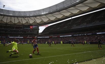 El Atlético-Barcelona de la temporada pasada, con más de 60.000 personas en las gradas.