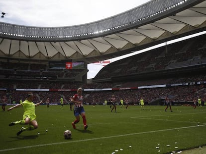 El Atlético-Barcelona de la temporada pasada, con más de 60.000 personas en las gradas. 