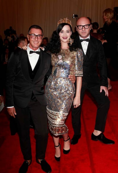 Katy Perry con Stefano Gabbana y Domenico Dolce.