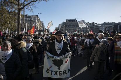 Manifestantes en Par&iacute;s a favor del acercamiento de presos de ETA al Pa&iacute;s Vasco