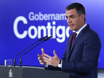 Comparecencia en el Palacio de la Moncloa del Presidente del Gobierno, Pedro Sánchez tras su reunión con el Rey Felipe VI, durante la ronda de contactos para formar Gobierno.