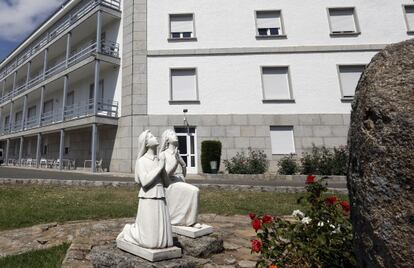 Uno de los edificios propiedad de una orden religiosa en Los Molinos.