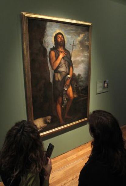 El cuadro 'San Juan Bautista', recientemente atribuido a Tiziano, en el Museo del Prado.