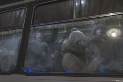 Viajeros en un autobús de Oymyakon.