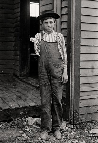 'Niño que perdió un brazo manejando una sierra en una fábrica de cajas', ca. 1909. Colección George Eastman House, 2012.