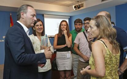 Alberto fabra y Mar&iacute;a Jos&eacute; Catala tras el pleno de Consell.