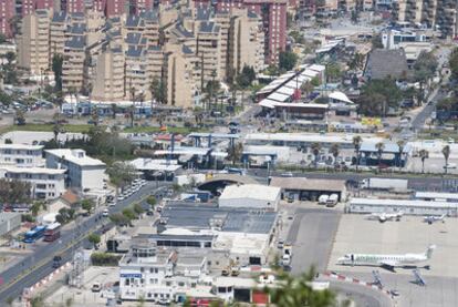 Vista aérea de la entrada a Gibraltar desde La Línea de la Concepción (Cádiz).