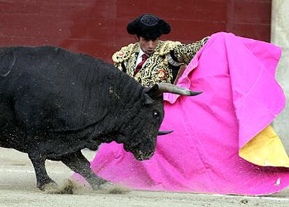 David Luguillano, en su segundo toro.