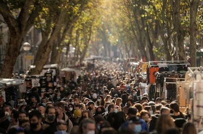 Vista de la Ribera de Curtidores desde la Plaza del Cascorro, esta mañana, con un aforo reducido