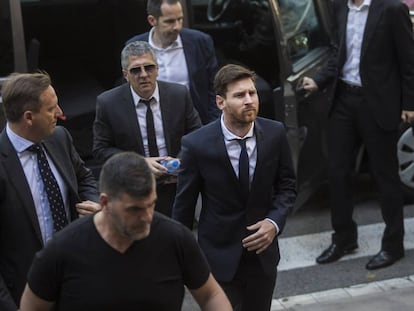 Messi leaves court after being questioned by the judge.