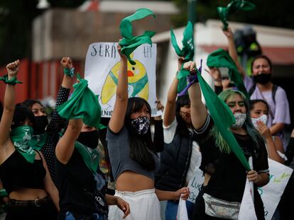 Un grupo de mujeres protesta en México a favor de la despenalización del aborto.
