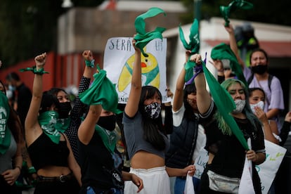 Un grupo de mujeres protesta en México a favor de la despenalización del aborto.