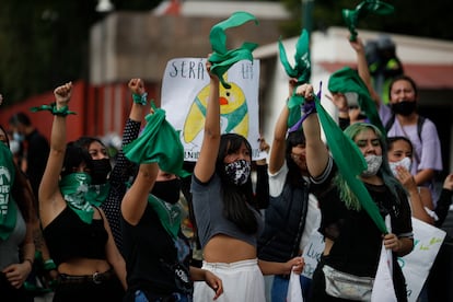 Un grupo de mujeres protesta en México, en favor de la despenalización del aborto.