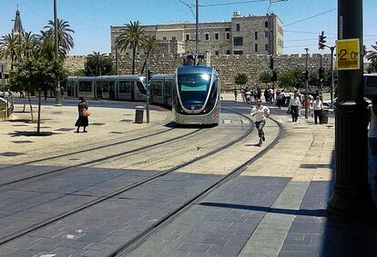 Jerusalén. Línea de tranvía en el centro histórico de la ciudad.