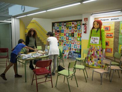 Encierro en la escuela Diputaci&oacute; de Barcelona, en los d&iacute;as previos al refer&eacute;ndum del 1 de octubre. 