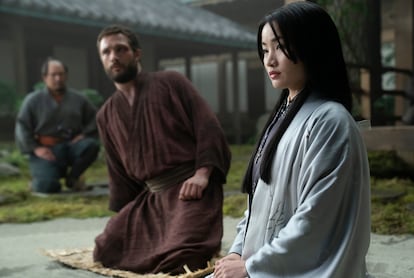 Cosmo Jarvis as John Blackthorne and Anna Sawai as Toda Mariko, two of the three protagonists from the series ‘Shōgun.’