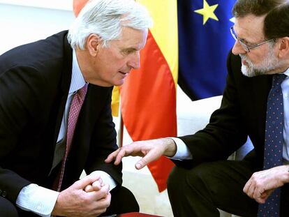 Mariano Rajoy junto a Michel Barnier.