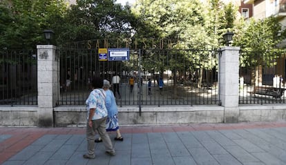 El patio del colegio San Cristóbal, visto desde la calle Bravo Murillo.