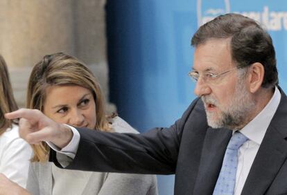 Mariano Rajoy junto Mar&iacute;a Dolores de Cospedal, durante el Comit&eacute; Ejecutivo Nacional del partido, en Santiago de Compostela.