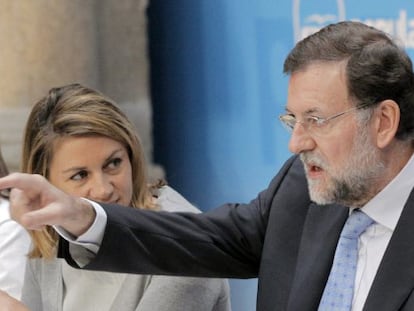 Mariano Rajoy junto Mar&iacute;a Dolores de Cospedal, durante el Comit&eacute; Ejecutivo Nacional del partido, en Santiago de Compostela.