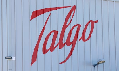 El logotipo de Talgo en la planta alavesa de Rivabellosa.