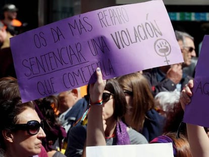 Concentración feminista contra el fallo judicial de La Manada en la Puerta del Sol.