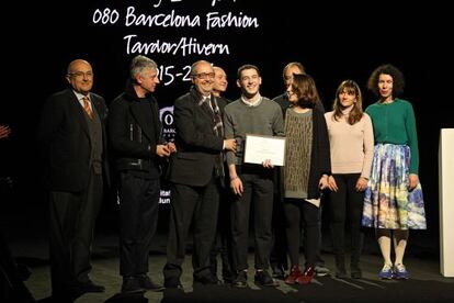 La firma Isometric rep el premi al disseny emergent al 080 Barcelona Fashion 2015.