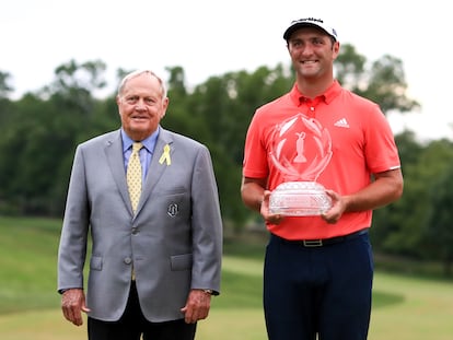 Jon Rahm, junto a Jack Nicklaus tras ganar el Memorial.