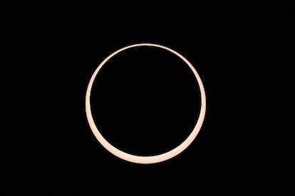 El próximo eclipse anular que podrá verse en Chile se producirá el 6 de febrero de 2027 y se verá completo en las sureñas regiones de Los Lagos y Aysén. 