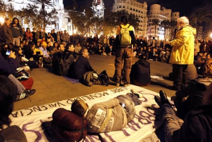 Jornada de reflexión del Movimiento 15-M en la plaza del Ayuntamiento de Valencia.