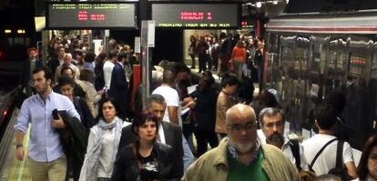 La estación de Príncipe Pío colapsada ayer por problemas en la línea 6.