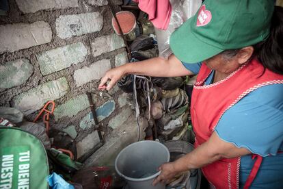 El grifo de la casa de Emerenciana Martínez en Ciudad de México no da agua.