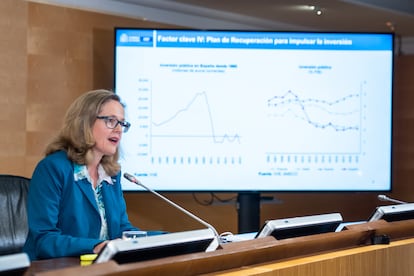 La vicepresidenta económica, Nadia Calviño, durante la rueda de prensa de este viernes.