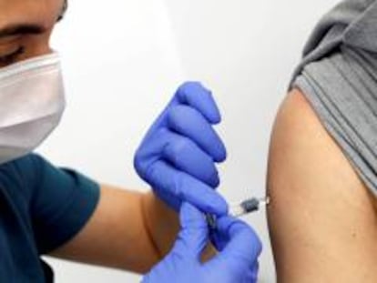 España autoriza el ensayo clínico fase III de la vacuna de Janssen