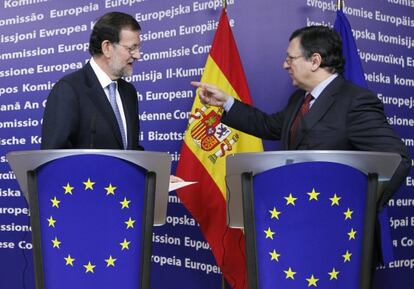 El presidente de la Comisión Europea, José Manuel Durao Barroso, junto al jefe del Gobierno español, Mariano Rajoy