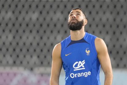 Karim Benzema durante un entrenamiento con la selección francesa.