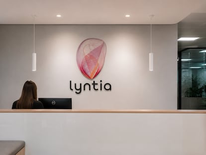 La CNMC abre un expediente sancionador a Lyntia tras su compra de la fibra óptica de Iberdrola
